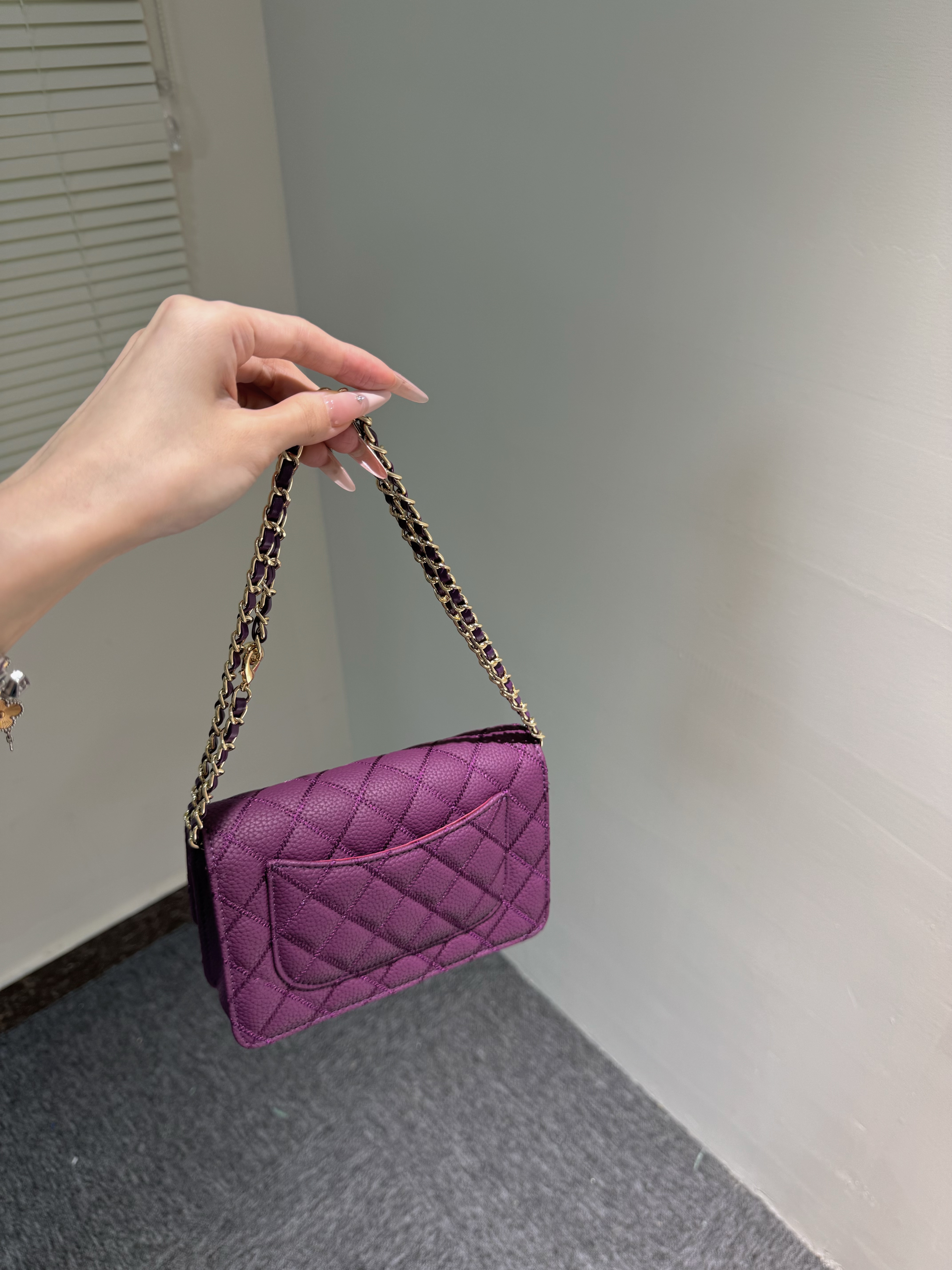 KEK【woc】极简斜挎手机包（无公仔挂件）