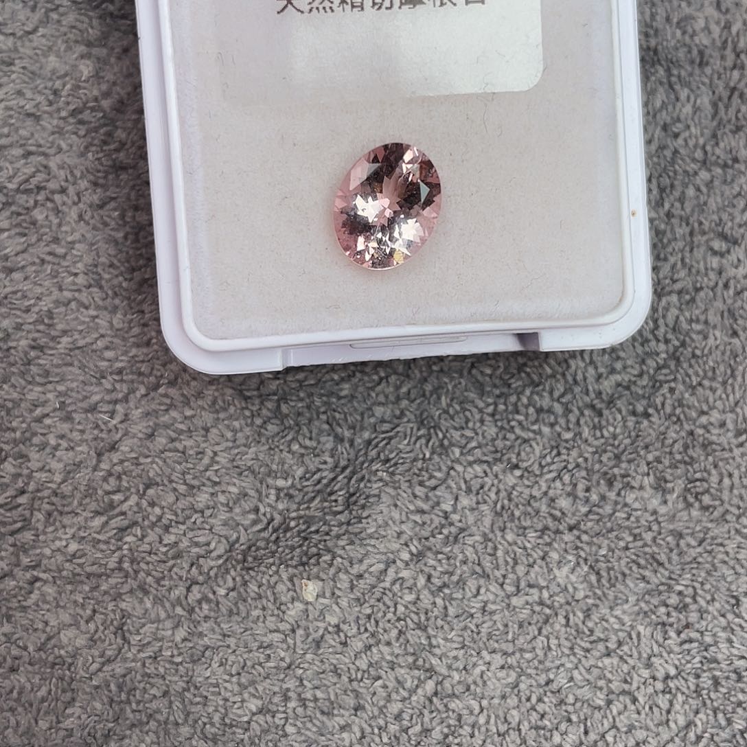 绿柱石（摩根石）裸石未镶嵌2.2Ct。  