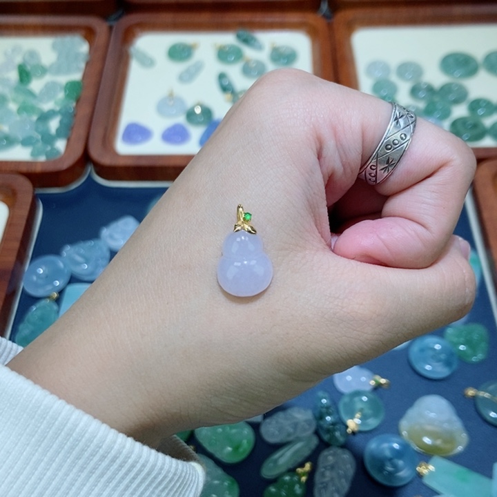 颈饰18K金镶嵌翡翠葫芦