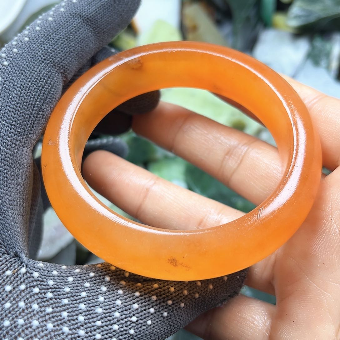 未镶嵌石英质玉（黄龙玉）颈饰60