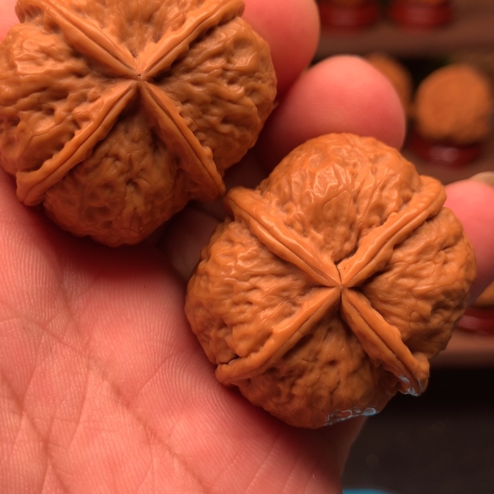 文玩核桃吊坠四棱