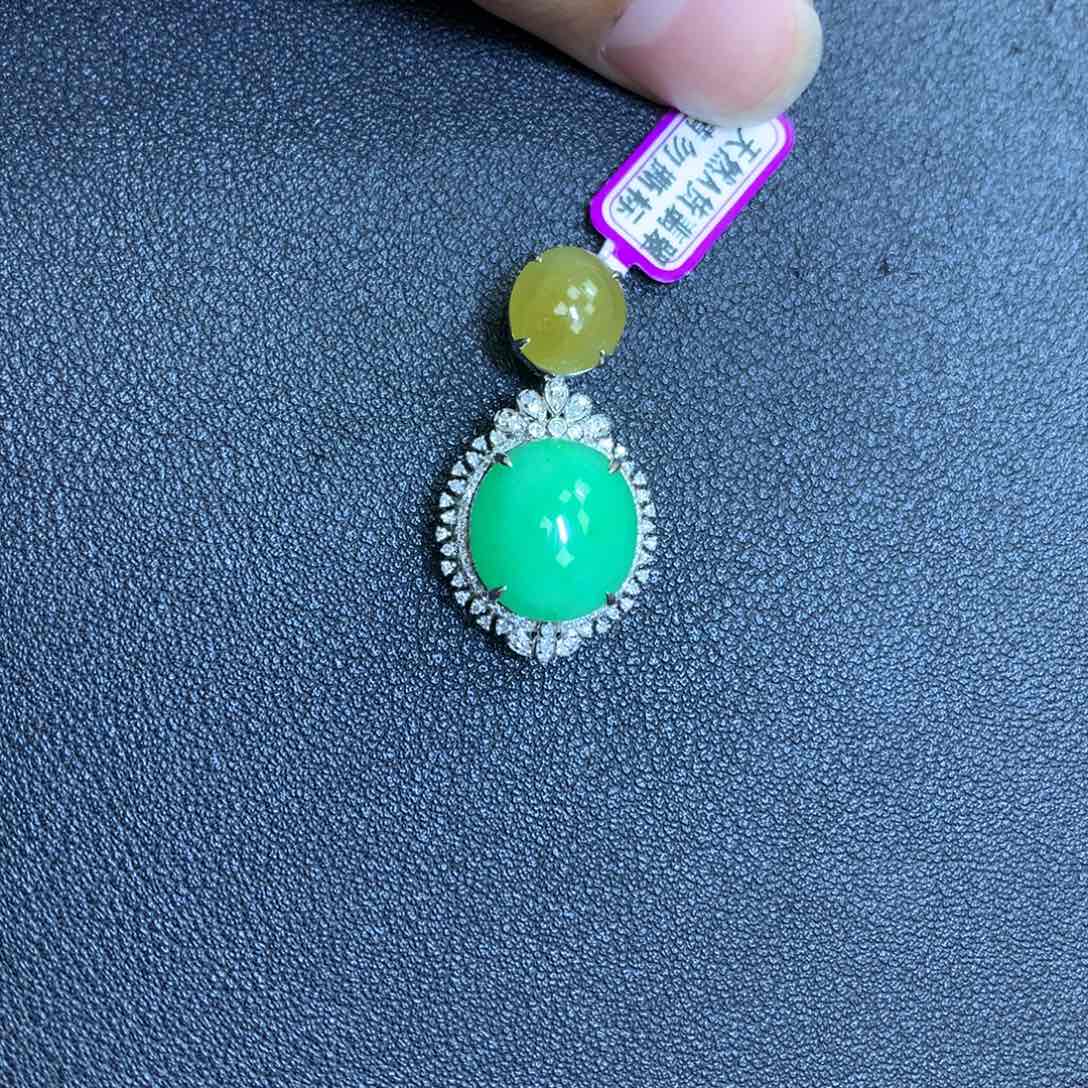 翡翠18K金镶嵌颈饰翡翠