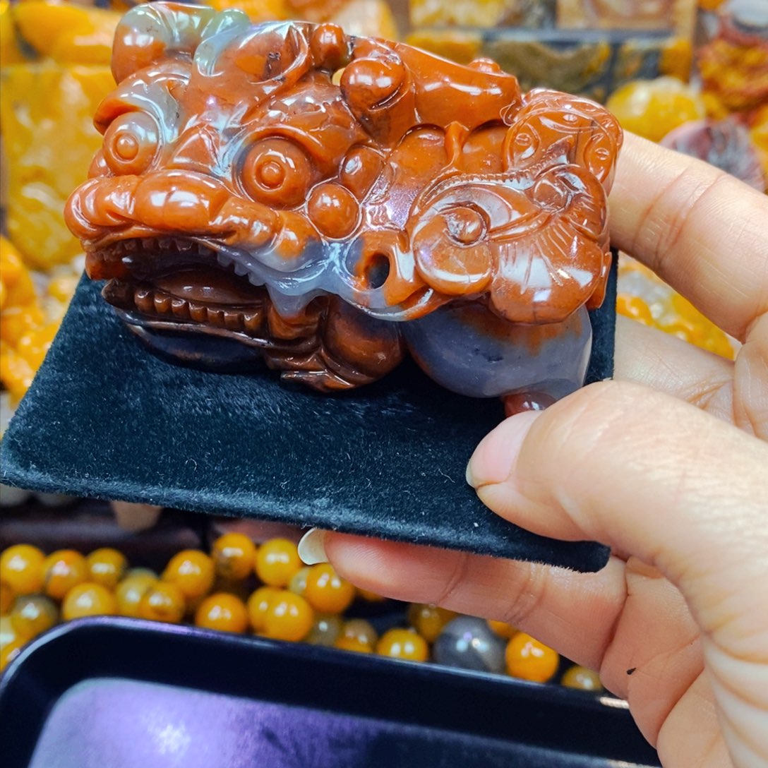 未镶嵌石英质玉（黄龙玉）颈饰