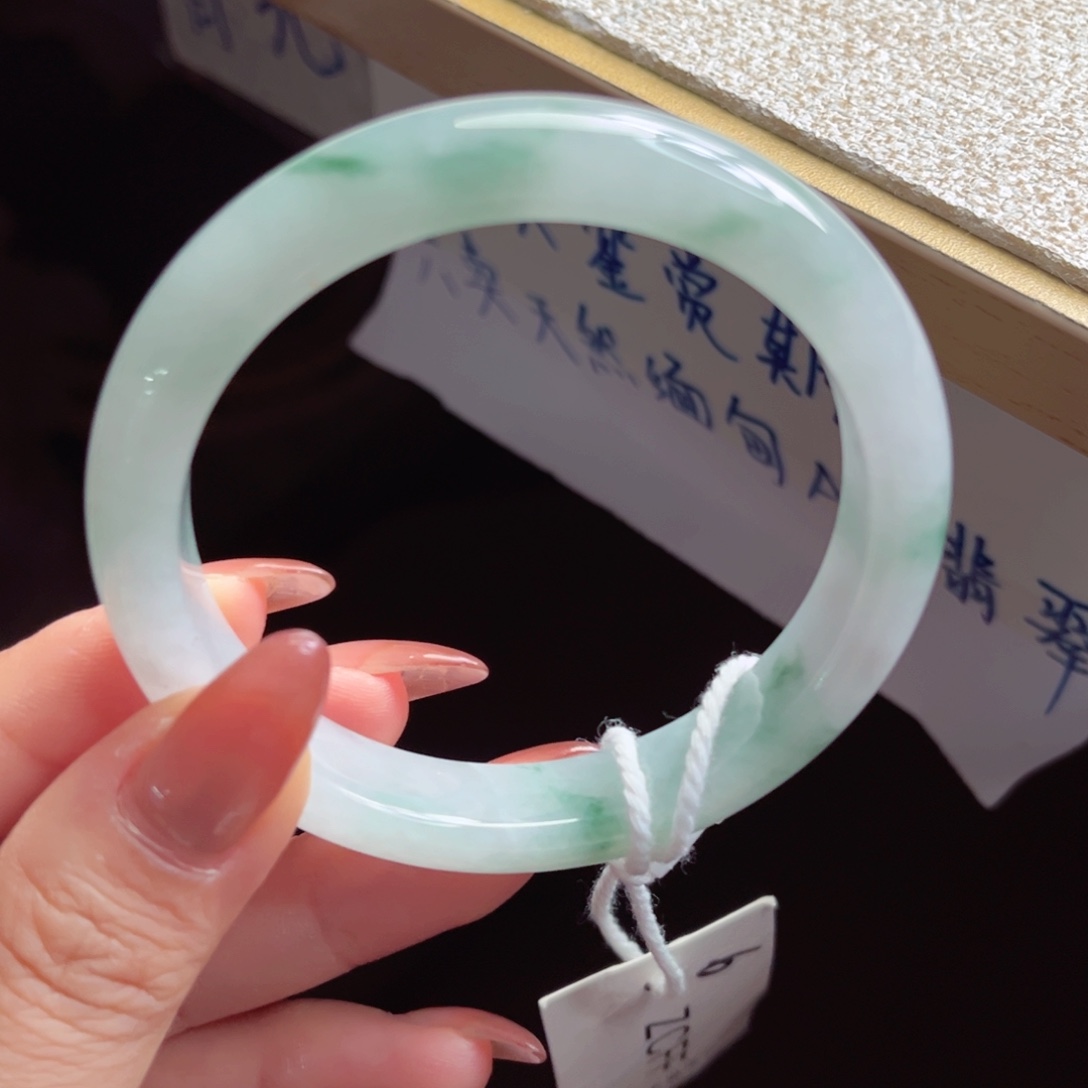 翡翠未镶嵌手镯手镯