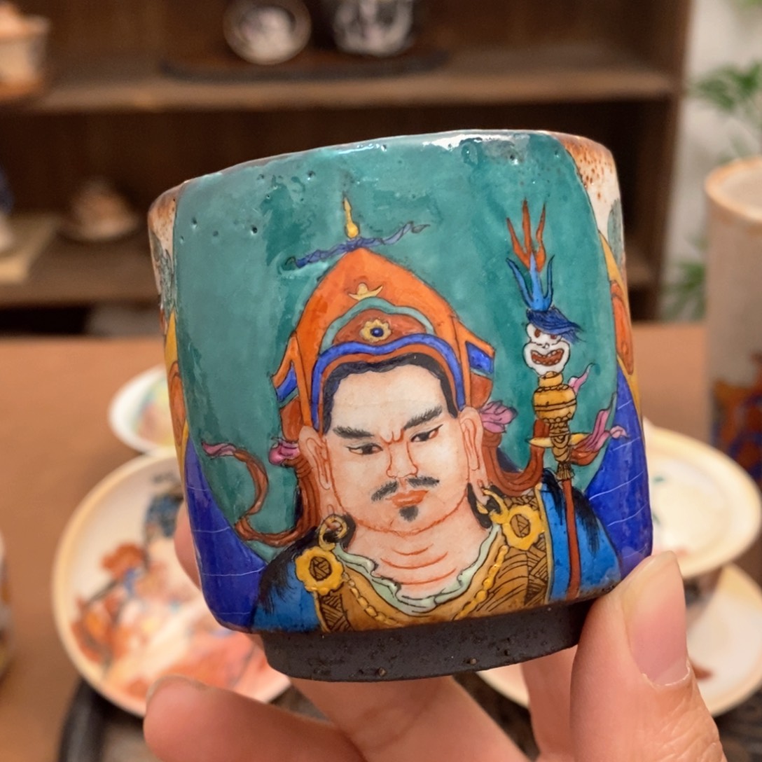 手工手绘莲花生大师茶杯