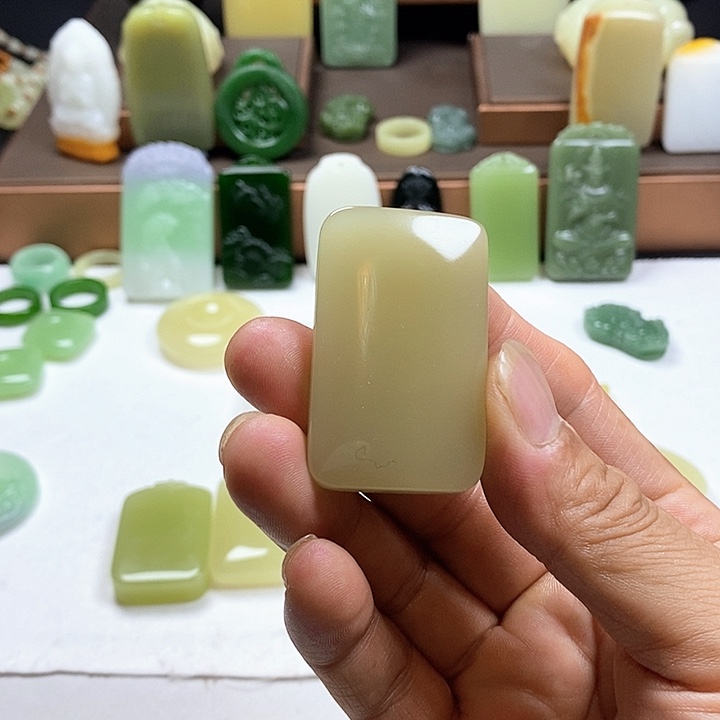 和田玉（糖玉）未镶嵌珠宝奇石