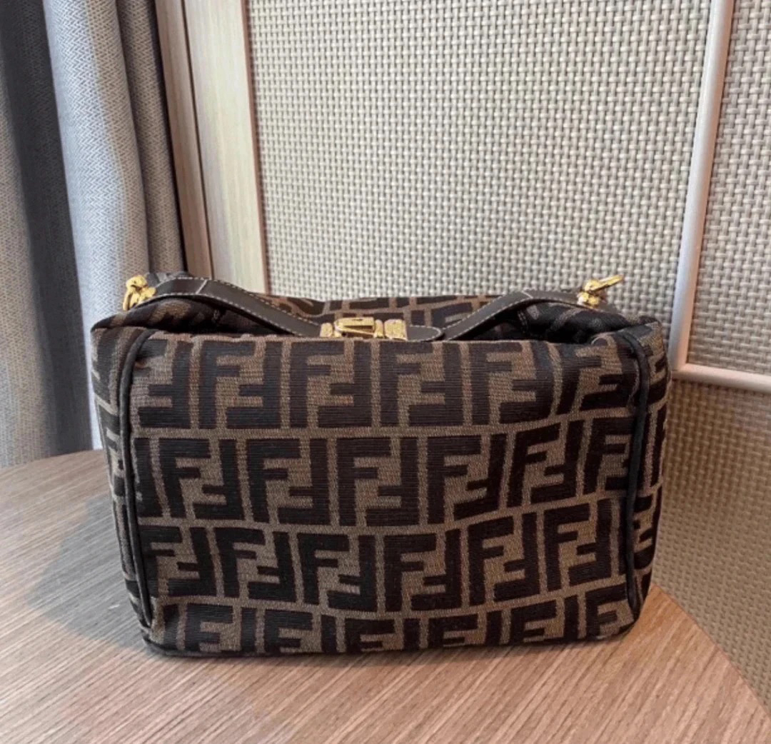 95新  FENDI/芬迪 饭盒包