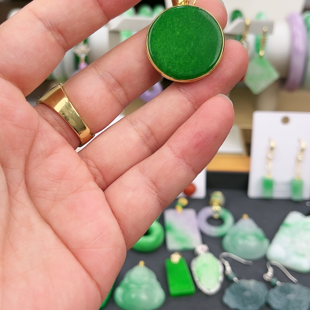 翡翠颈饰未镶嵌我