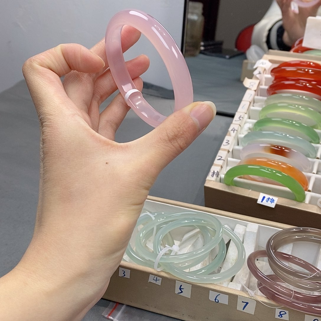 玛瑙/玉髓手镯未镶嵌不***鱼