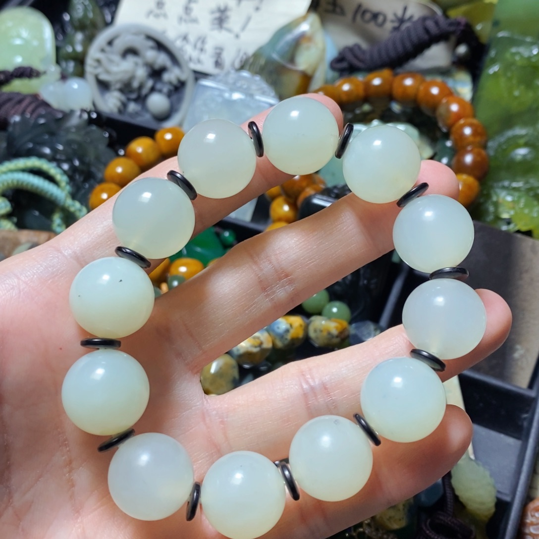 蛇纹石玉未镶嵌颈饰