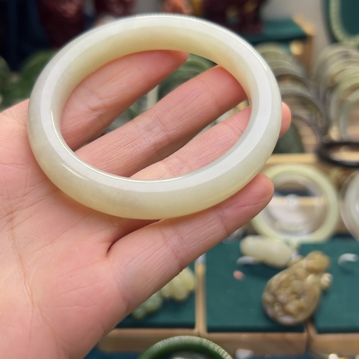 和田玉手镯未镶嵌58.3圈围M127