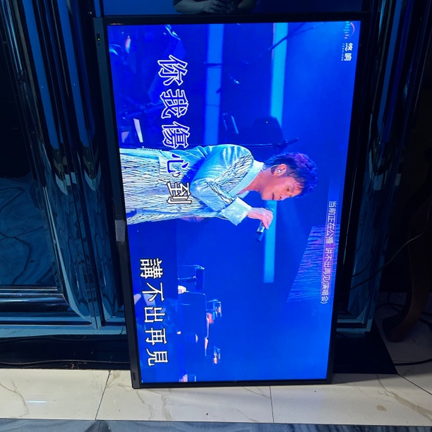 9新  （不包邮）KTV47寸电视机一台