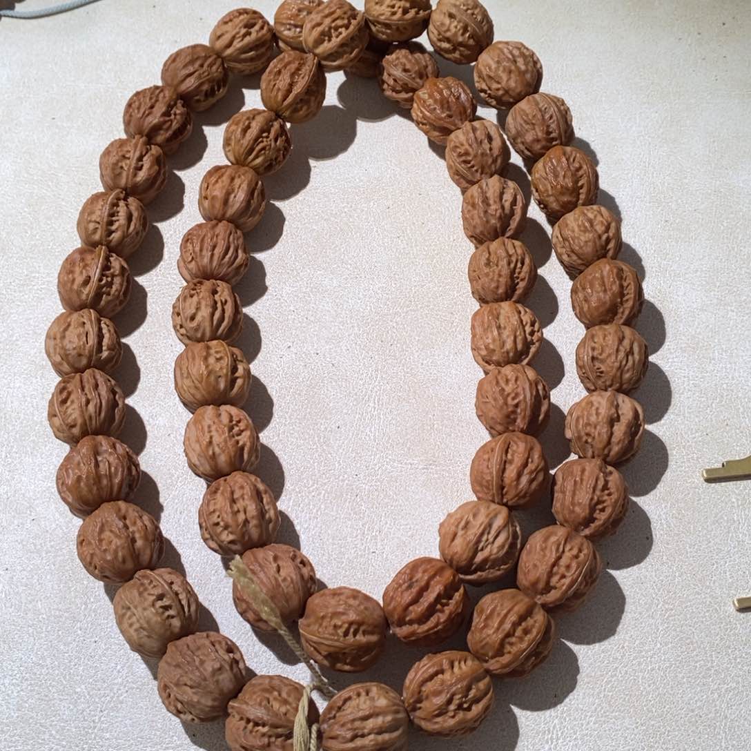 手串文玩核桃…………3