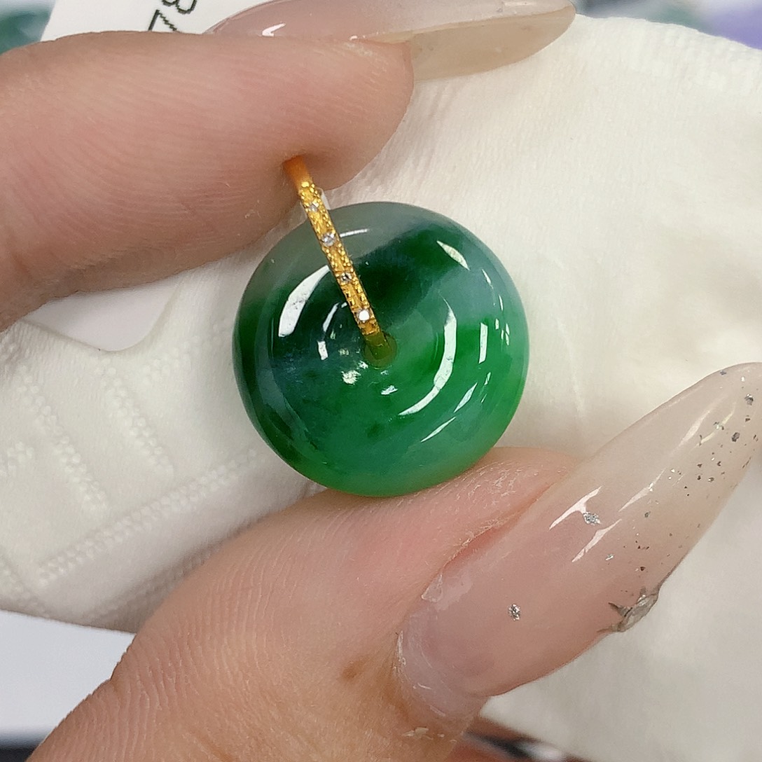 颈饰18K金镶嵌翡翠