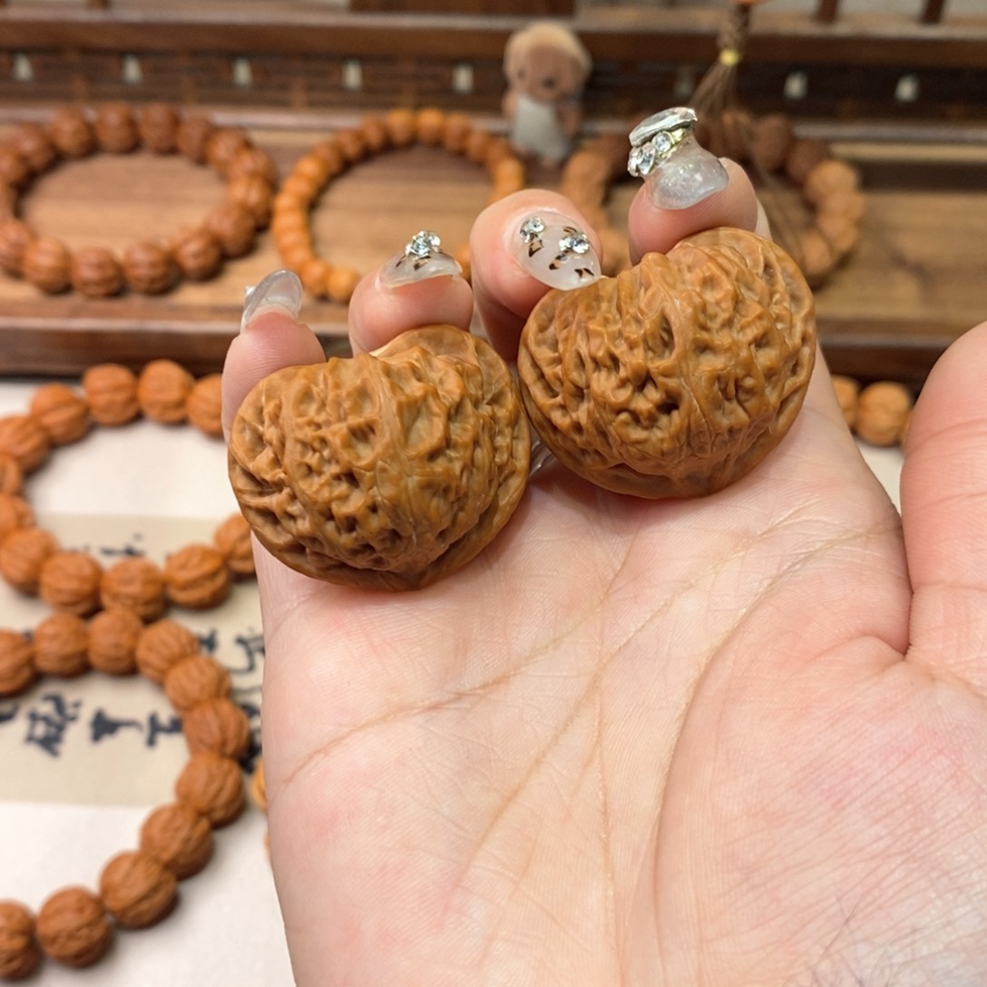 文玩核桃把件桃心宫灯