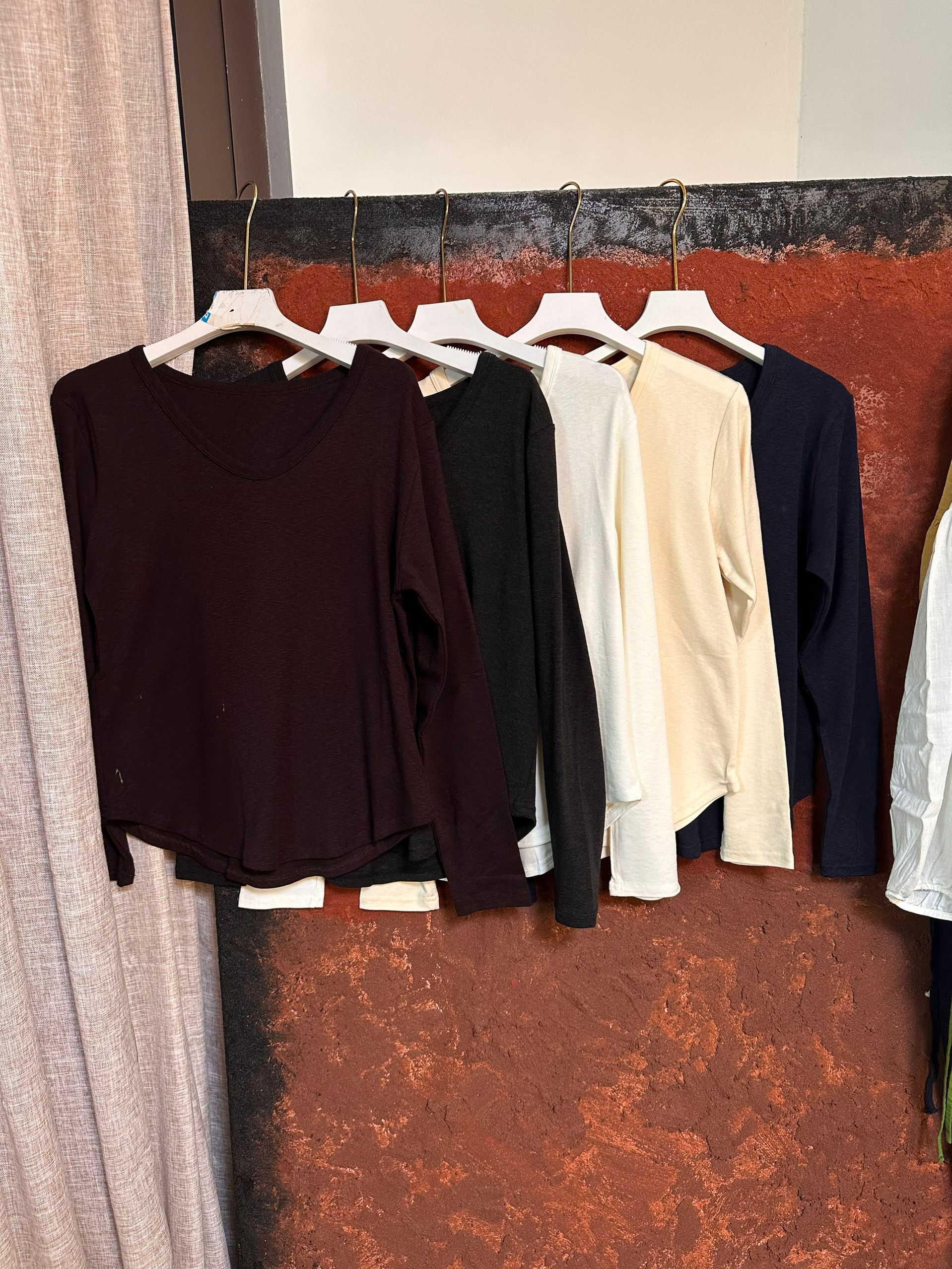 长袖常规款V领抗起球T恤秋冬女士纯色芭蕾风显瘦时尚百搭修身