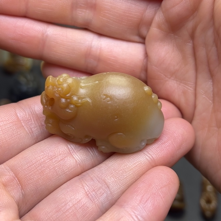 吉***泰和田玉（糖玉）未镶嵌颈饰