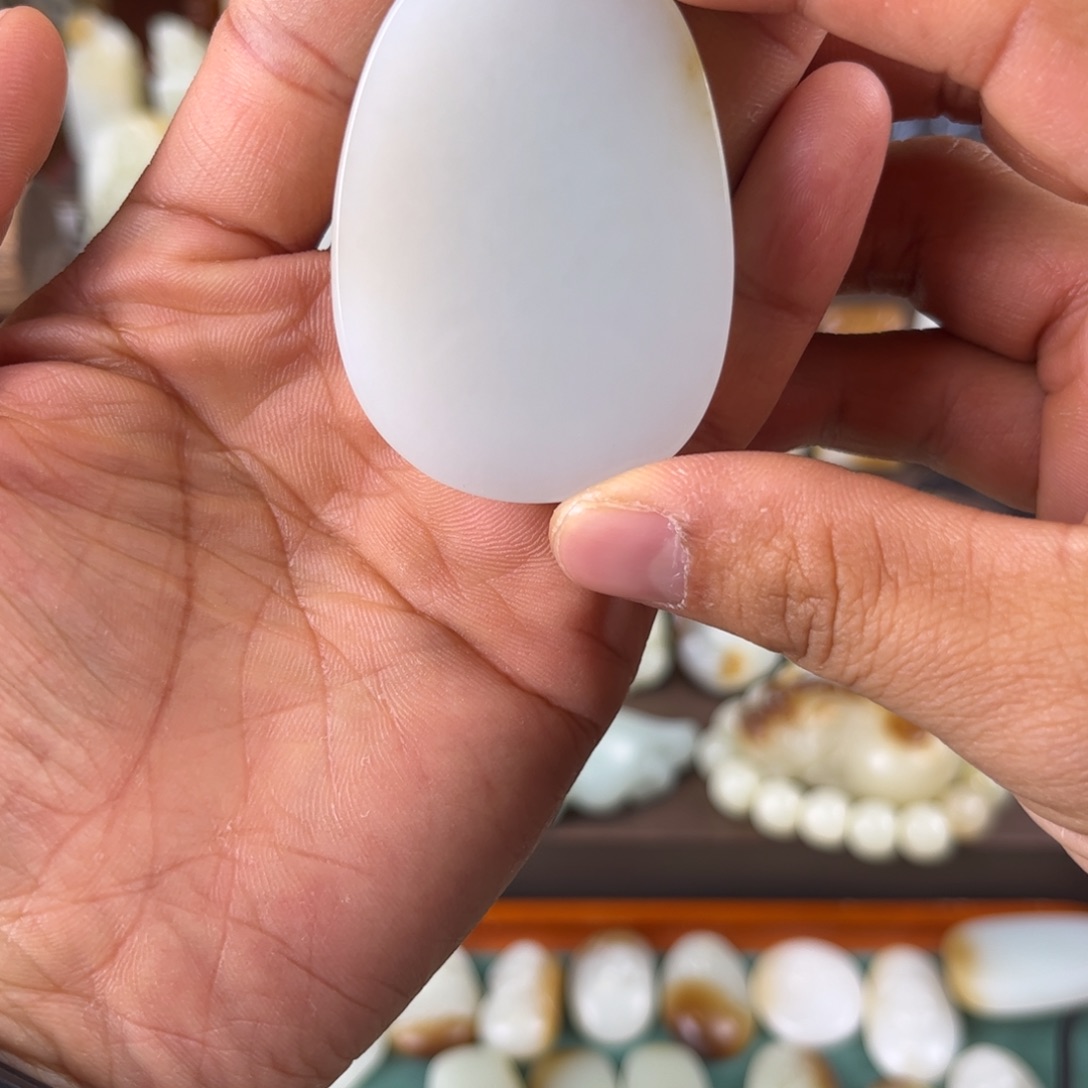 醇***境和田玉（糖玉）未镶嵌颈饰