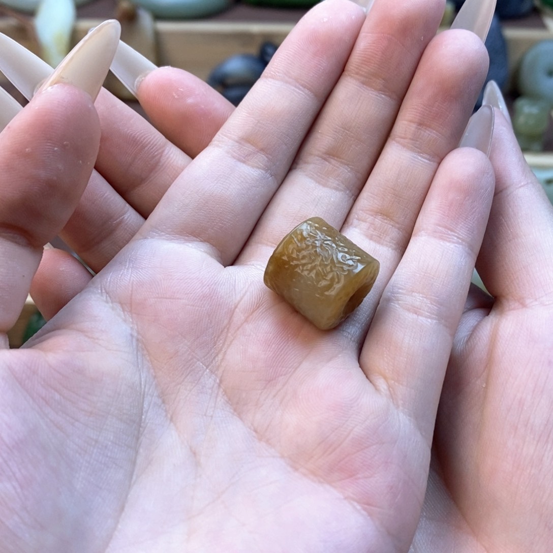 和田玉戒指未镶嵌龙**咪定制