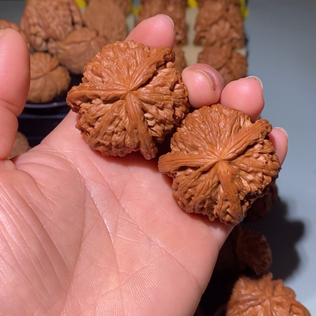 文玩核桃把件雄****司44三楞