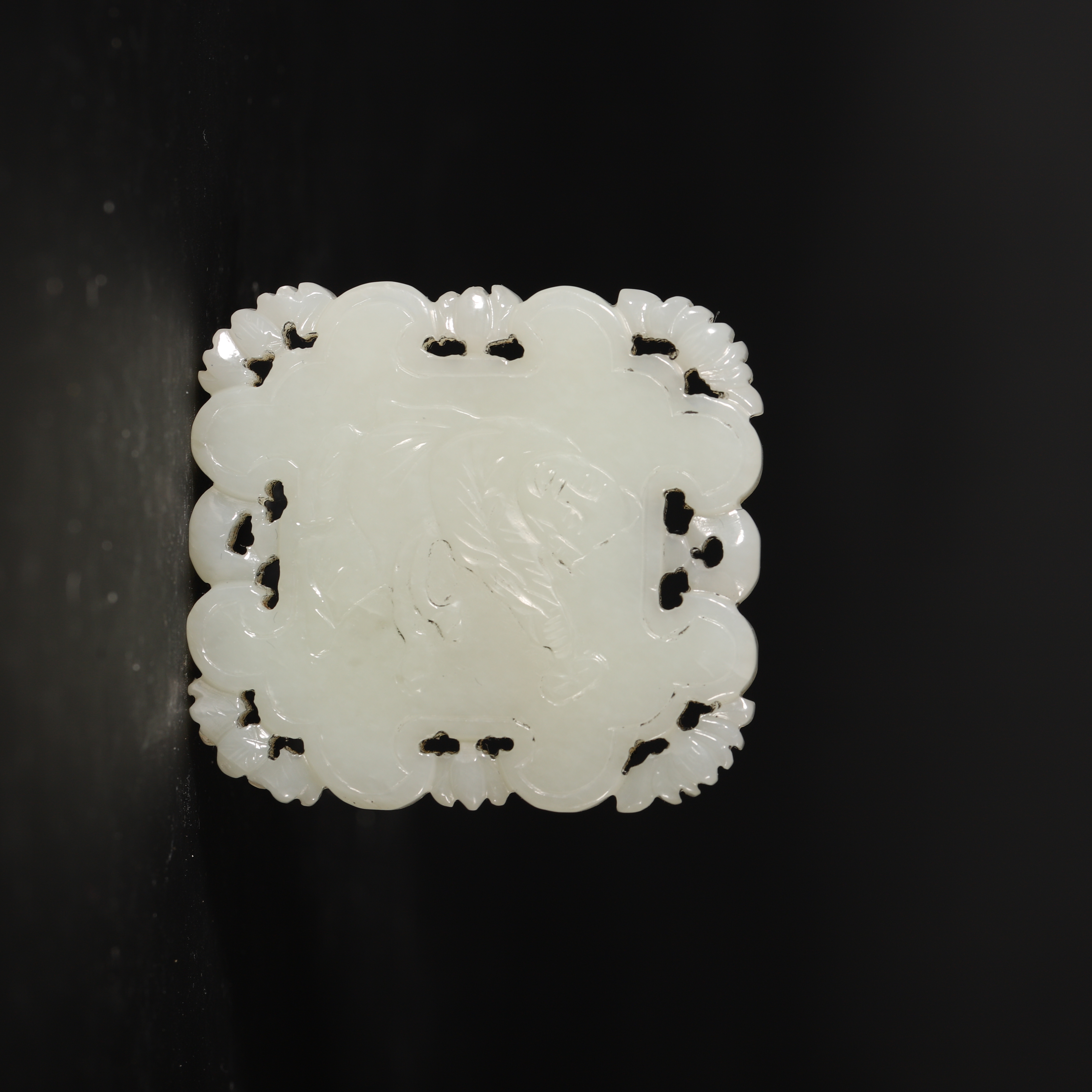 Lot17 清代和田玉镂空如意童子玉佩