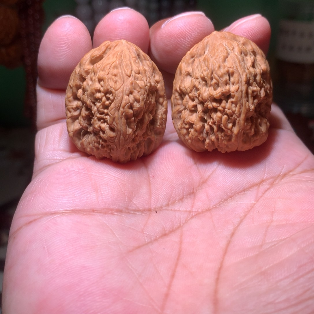 ㅤ***￰吊坠文玩核桃南疆石小手捻