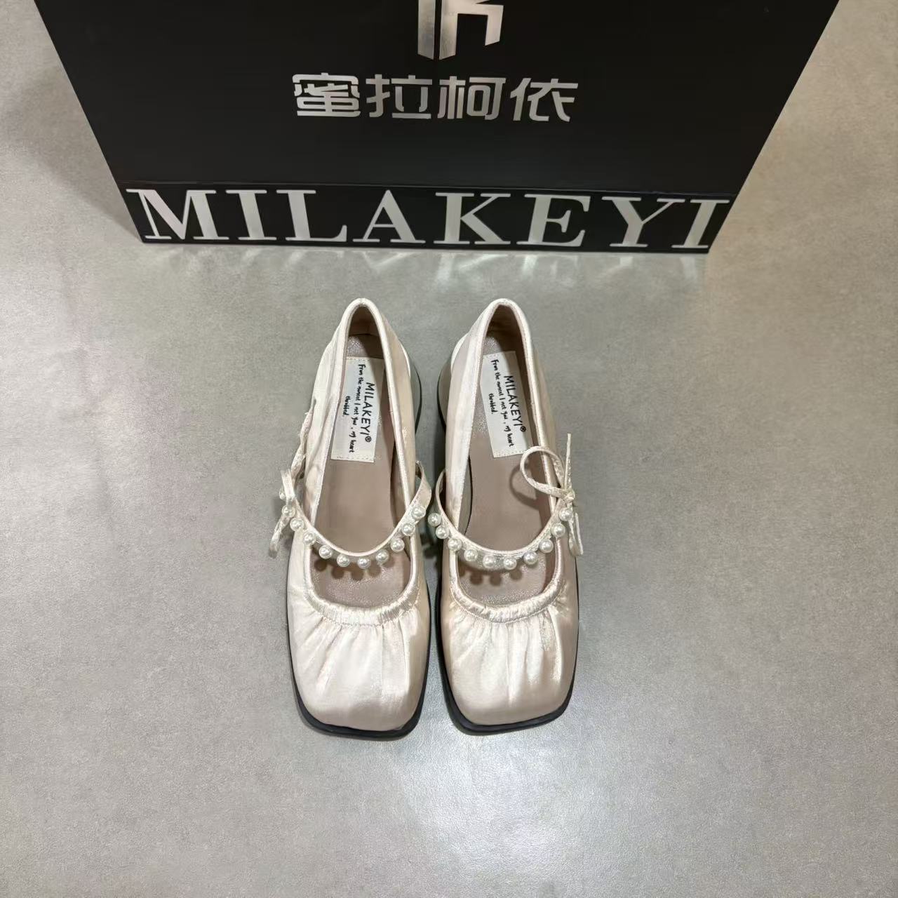 2025年秋季新款一字带珍珠蝴蝶结方头玛丽珍跟鞋爆款时尚百搭单鞋