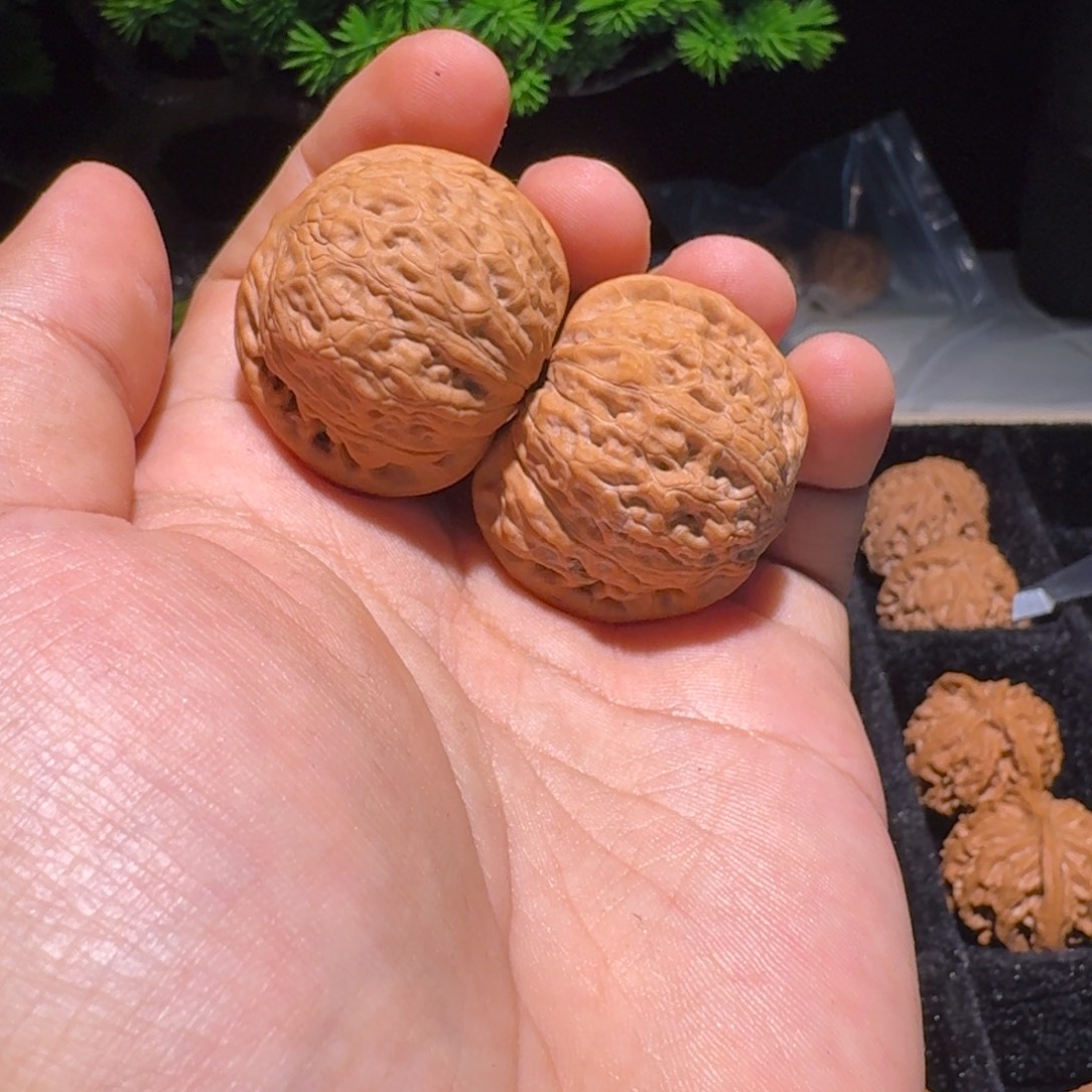 Z***z文玩核桃吊坠铁锤