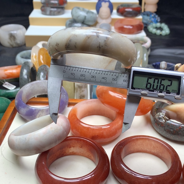 未镶嵌手镯石英质玉