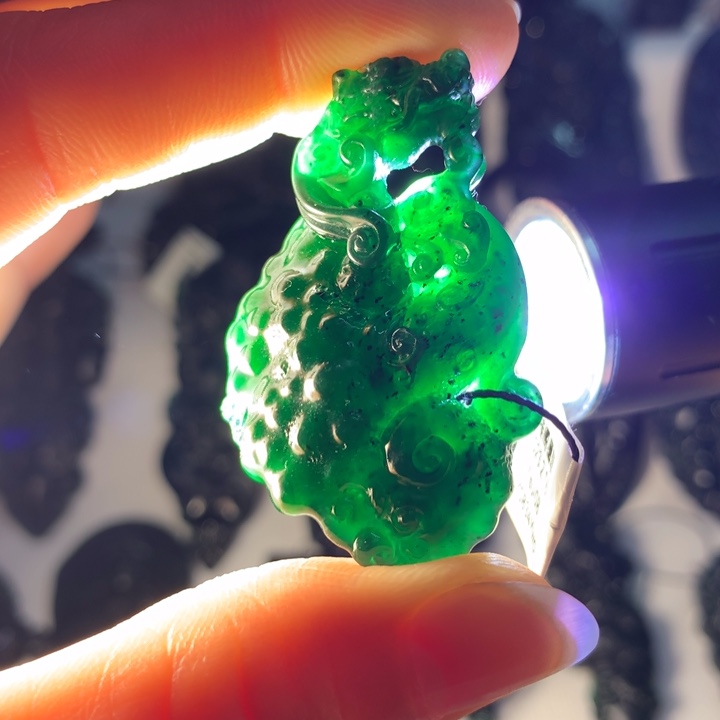 翡翠颈饰未镶嵌如意