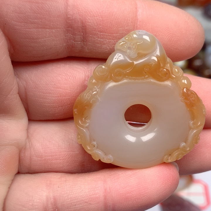 玛瑙/玉髓颈饰未镶嵌雨***虹