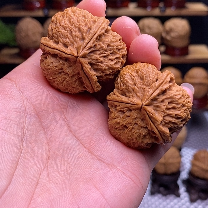 文玩核桃吊坠天狼三棱7