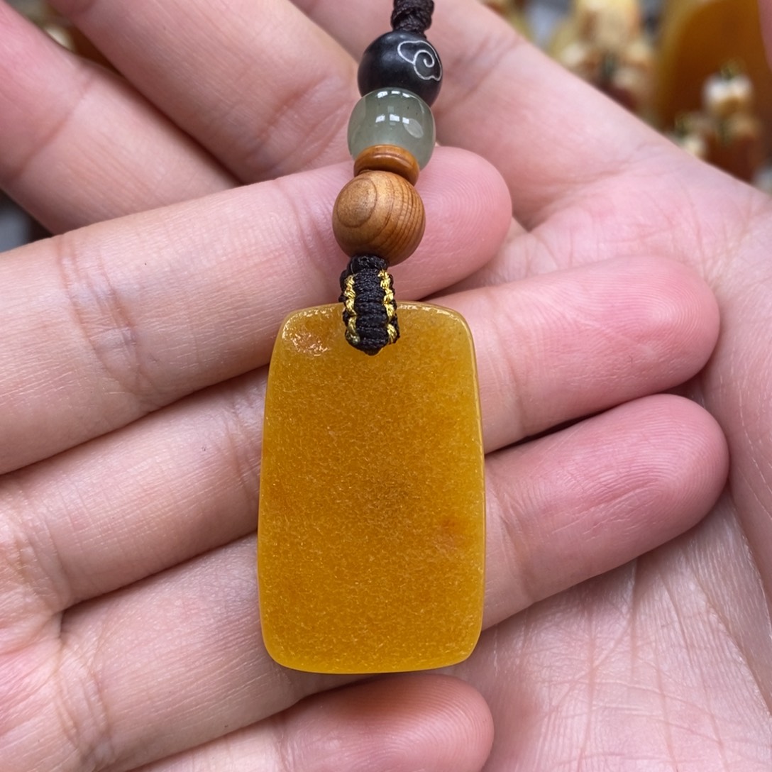 蜜蜡未镶嵌珠宝奇石