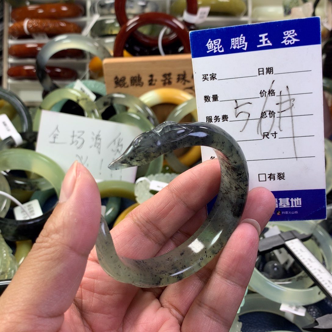 蛇纹石玉手镯未镶嵌