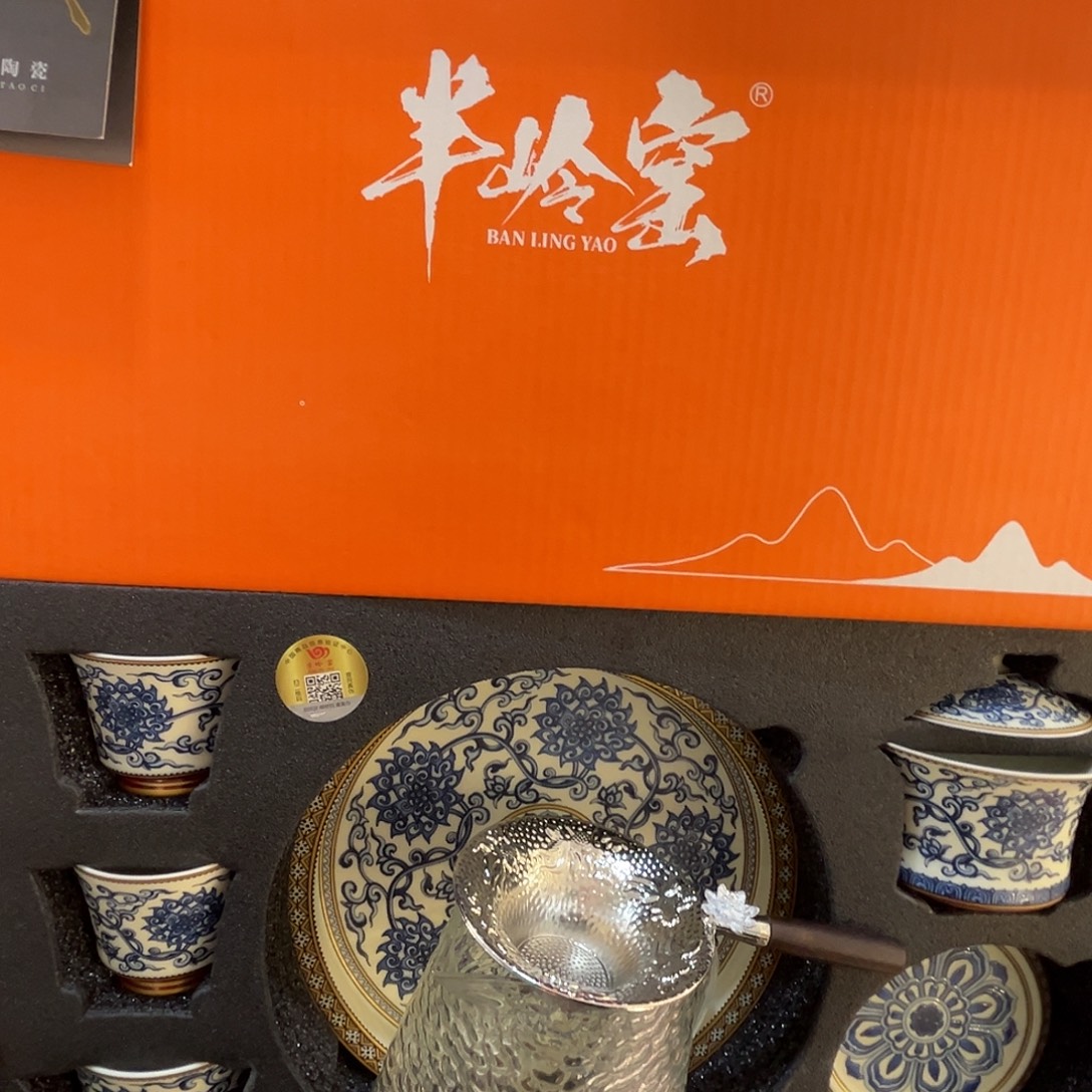 这些盖碗很漂亮！！！