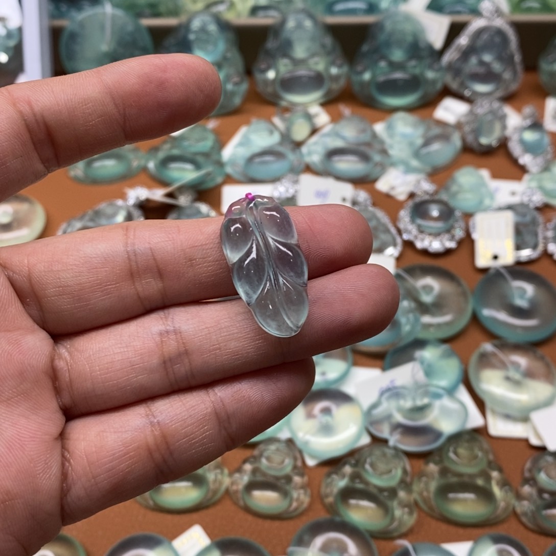 薯***酱蛇纹石玉未镶嵌颈饰