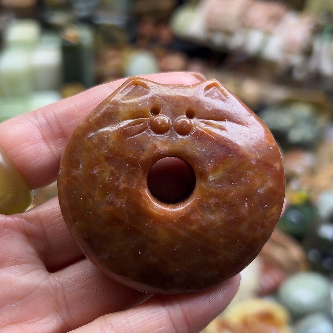 岫玉未镶嵌颈饰辽阳红猫扣子有个印