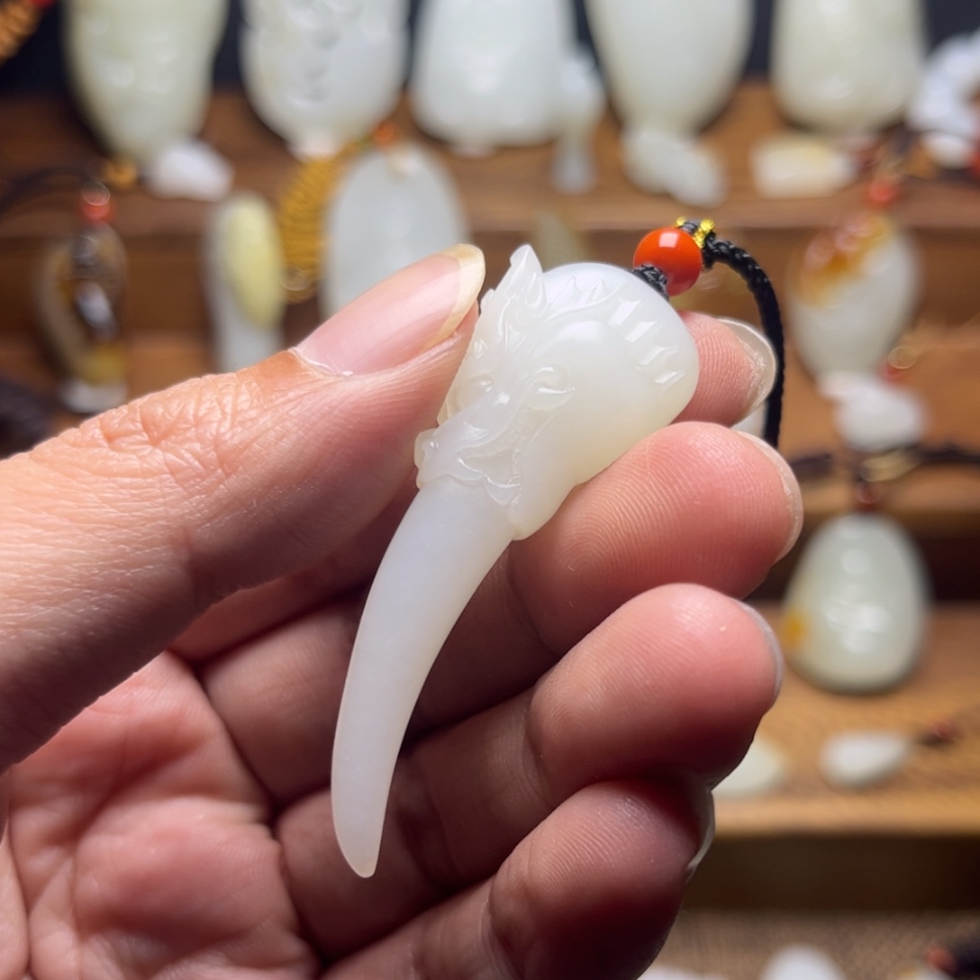 和田玉未镶嵌车挂