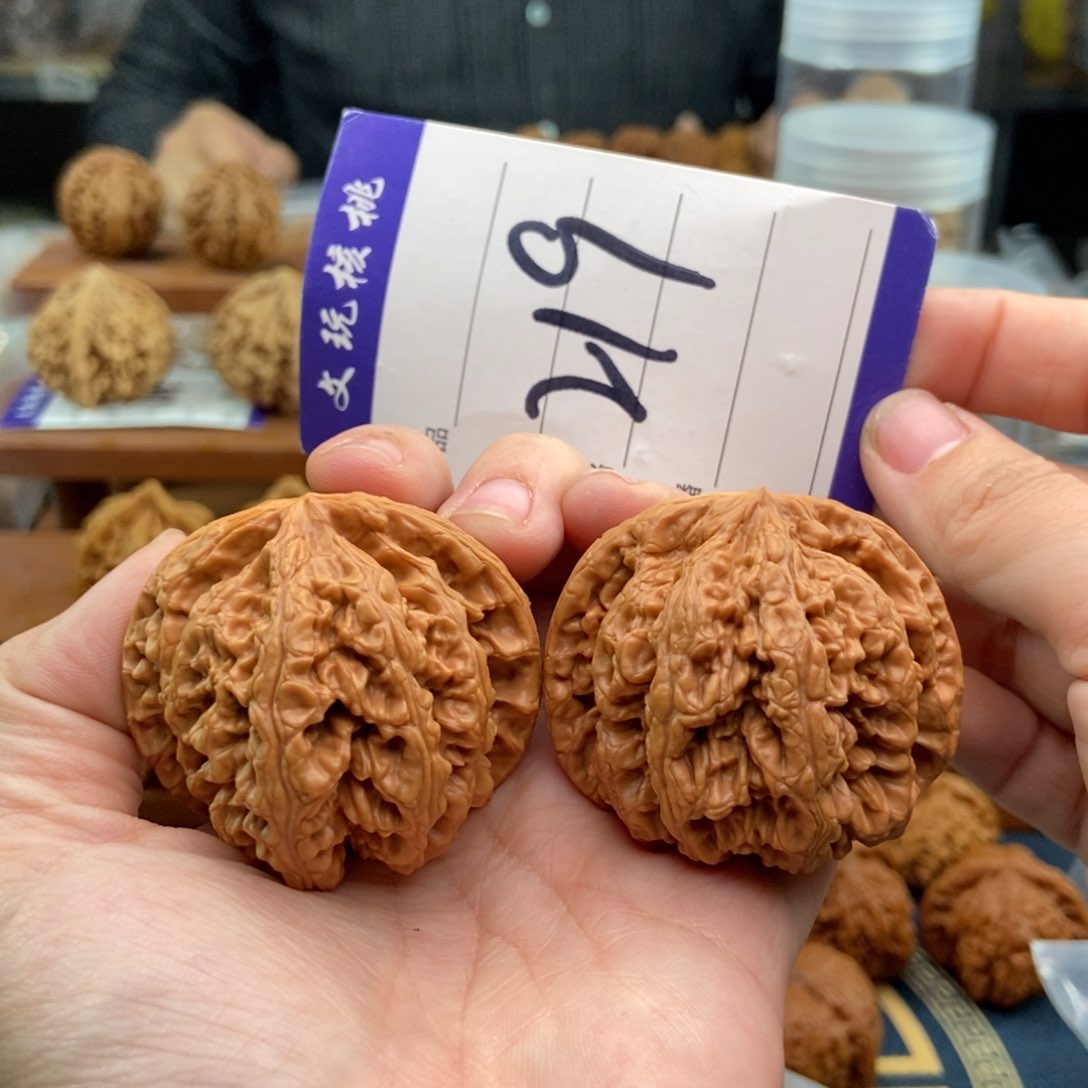 文玩核桃吊坠48粗筋