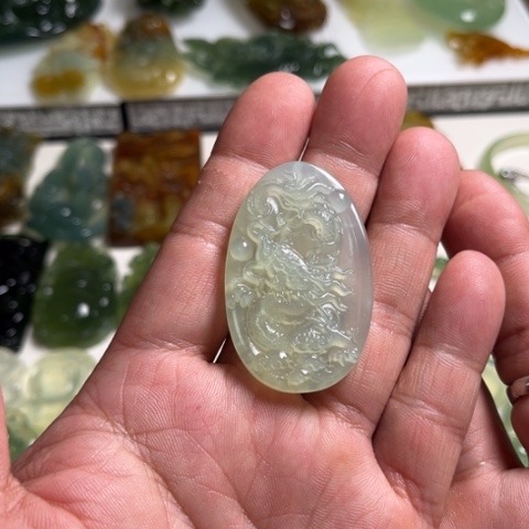 蛇纹石玉颈饰未镶嵌