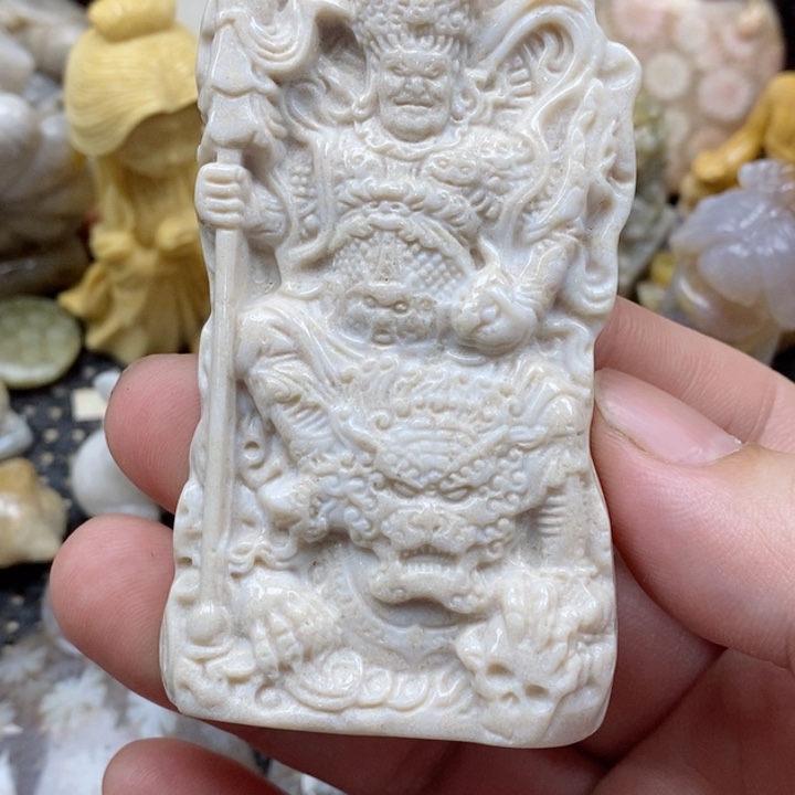 颈饰未镶嵌硅化珊瑚（珊瑚玉）