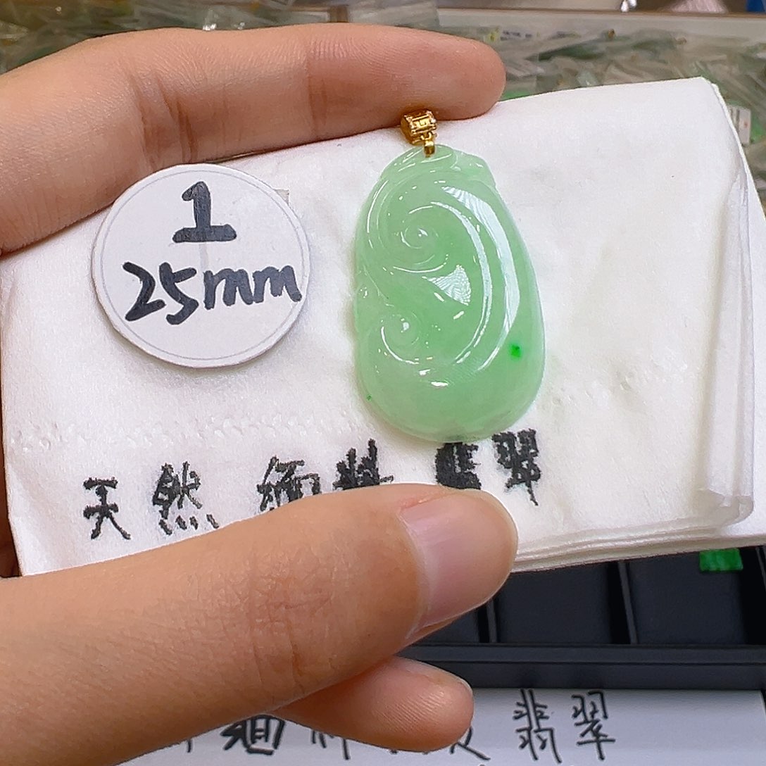 翡翠颈饰18K金镶嵌翡翠