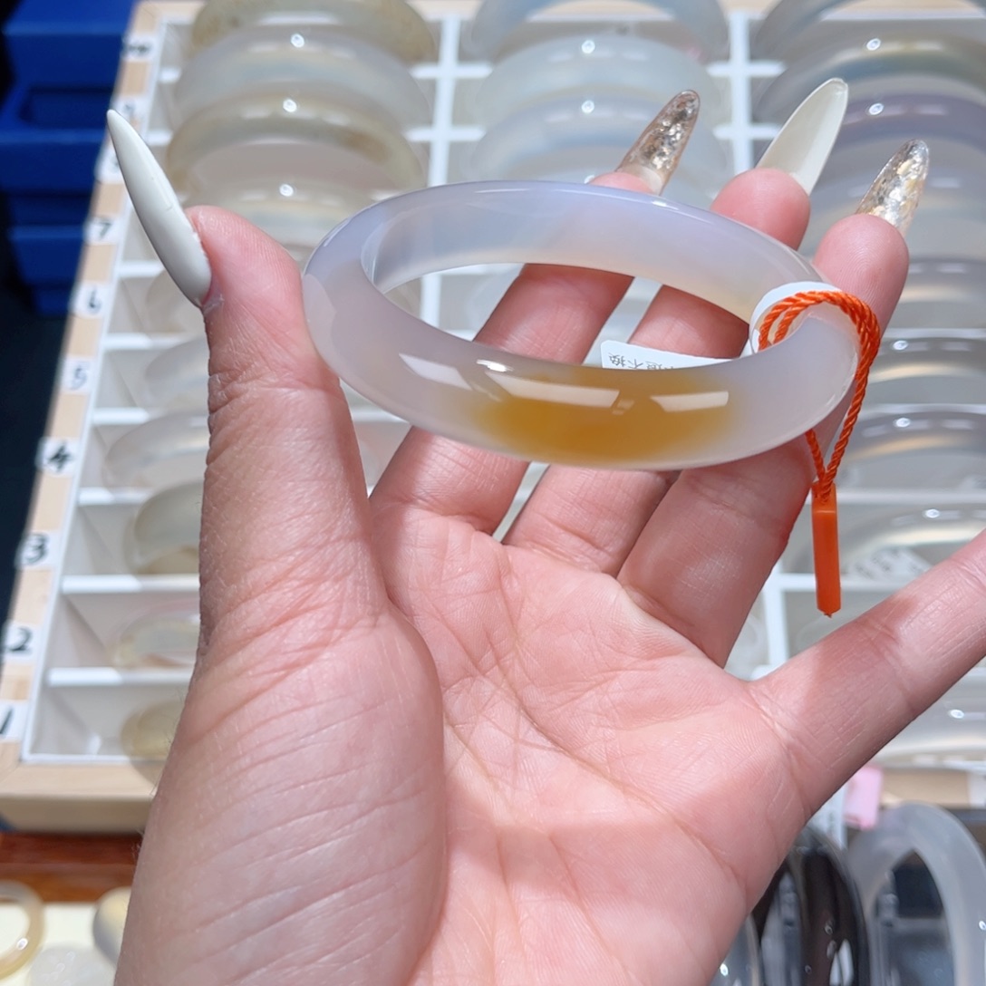 玛瑙/玉髓手镯未镶嵌0183