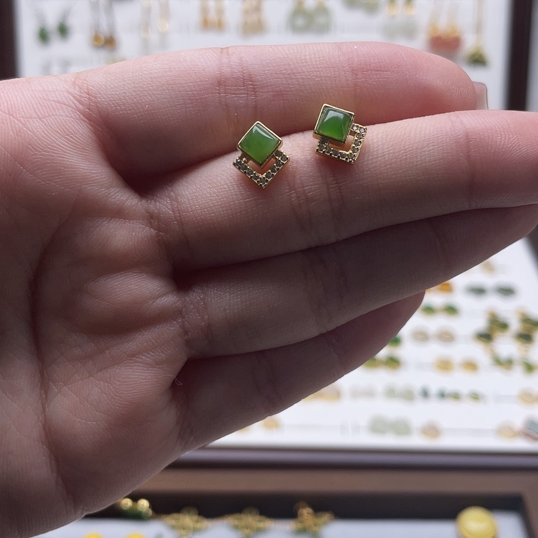 和田玉未镶嵌耳饰