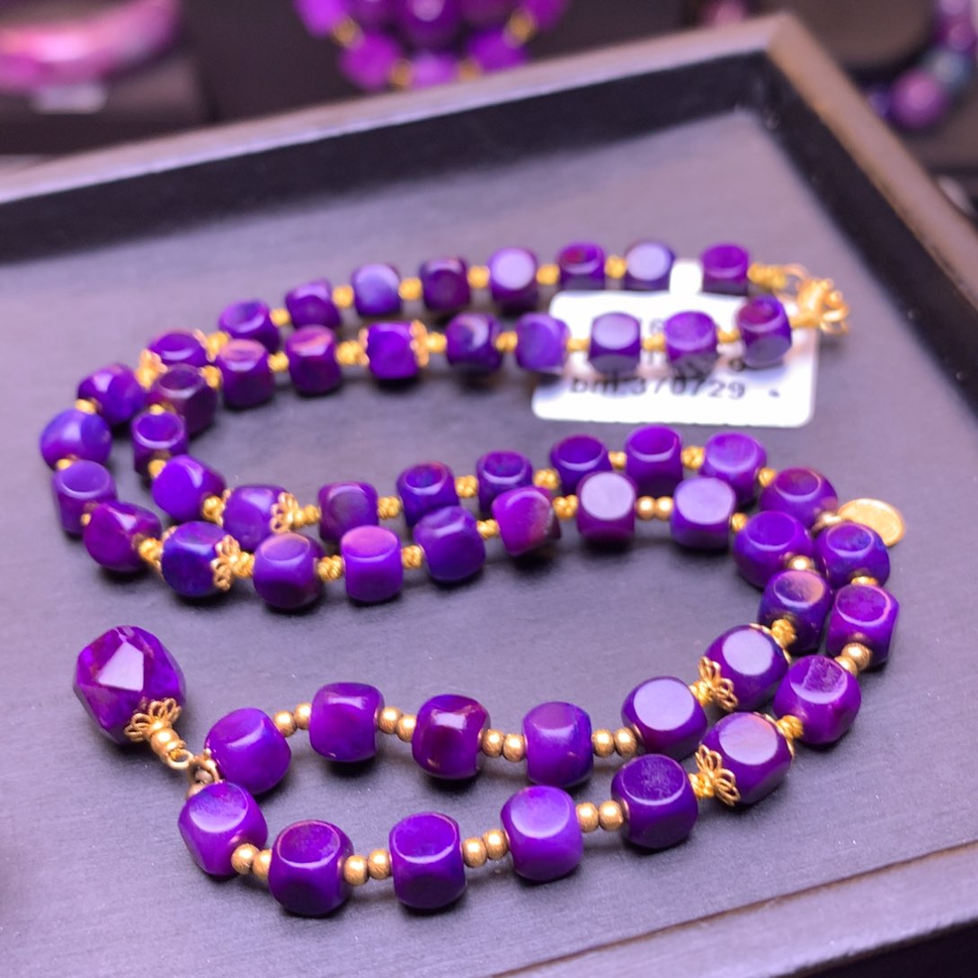 18K金镶嵌苏纪石（舒俱来）项链