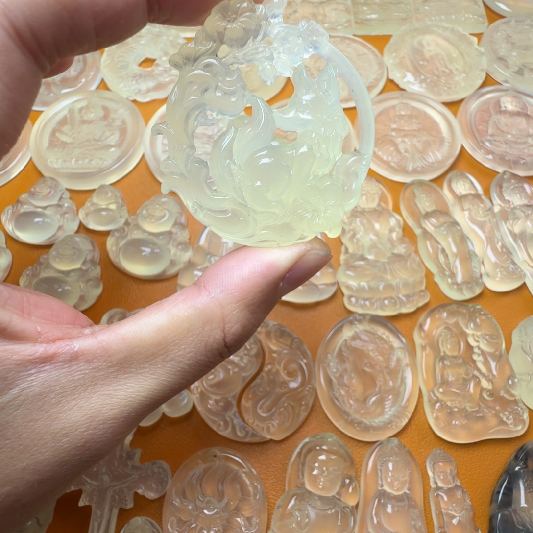 蛇纹石玉未镶嵌颈饰