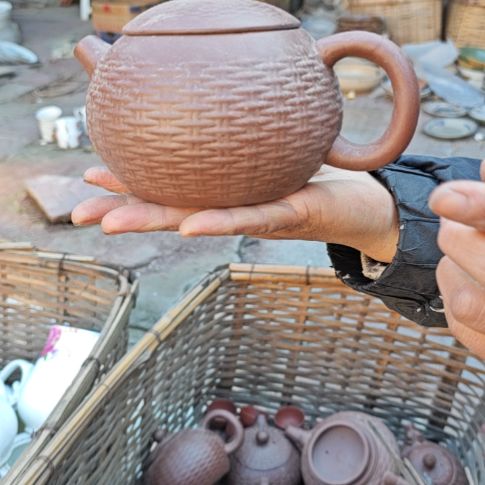 老库存微瑕紫砂壶一个