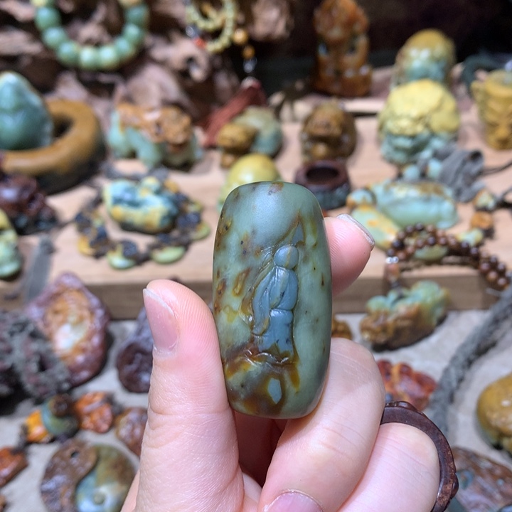 未镶嵌岫岩河磨玉（透闪石质玉）把件杰*