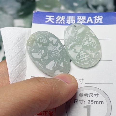 翡翠颈饰未镶嵌山水