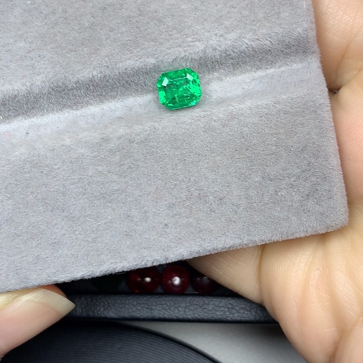 祖母绿裸石1.04ct哥伦比亚祖母绿蝴蝶效应吉尔德